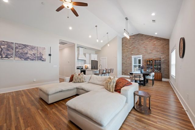132 Daniel St, Pleasant View, TN 37146