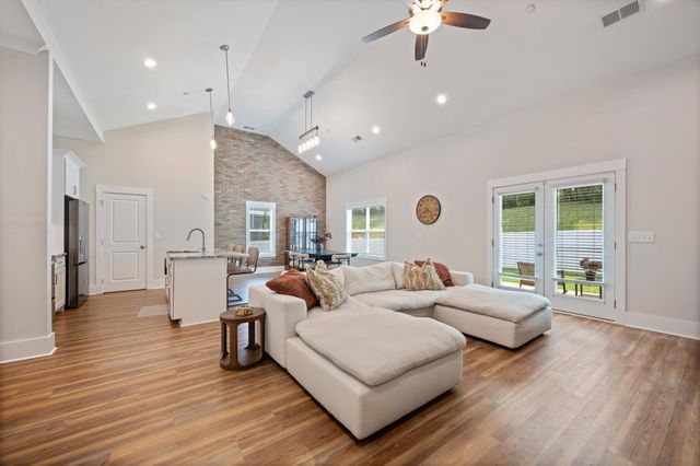 132 Daniel St, Pleasant View, TN 37146