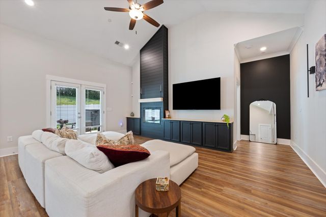 132 Daniel St, Pleasant View, TN 37146