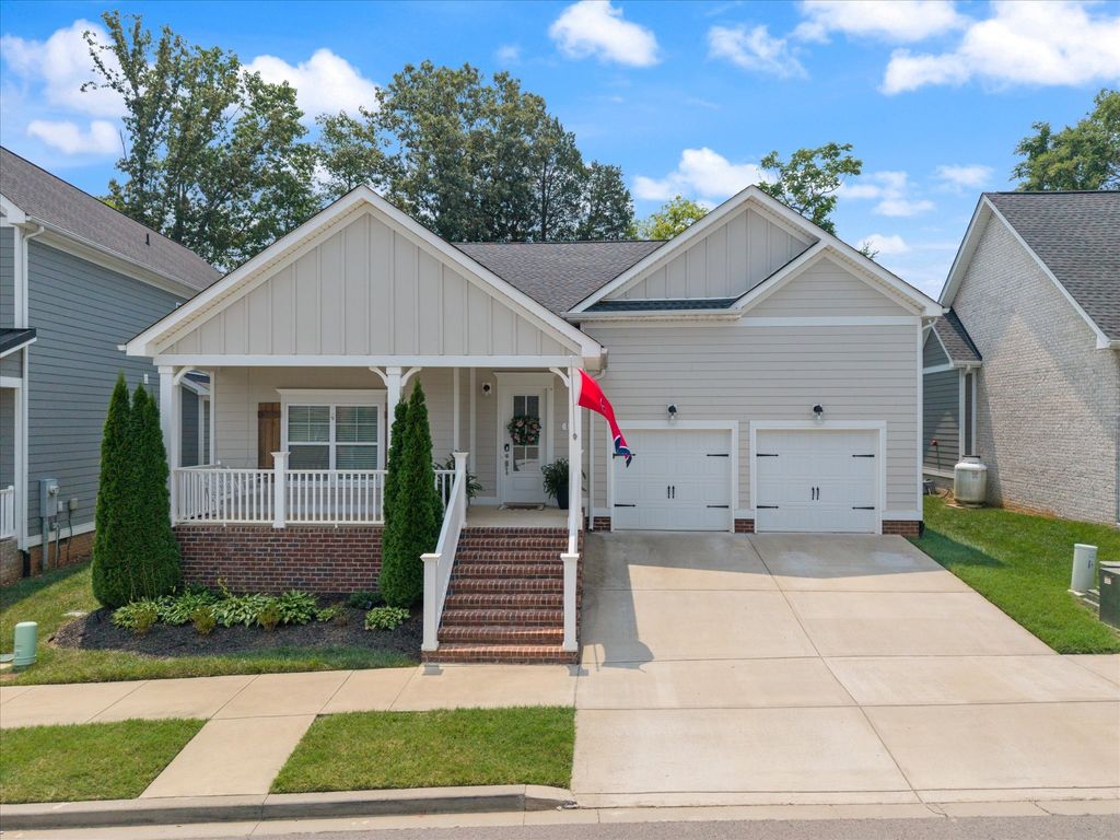 132 Daniel St, Pleasant View, TN 37146