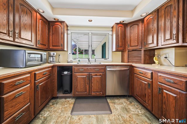 15 Wilton Road, Plymouth, CT 06782