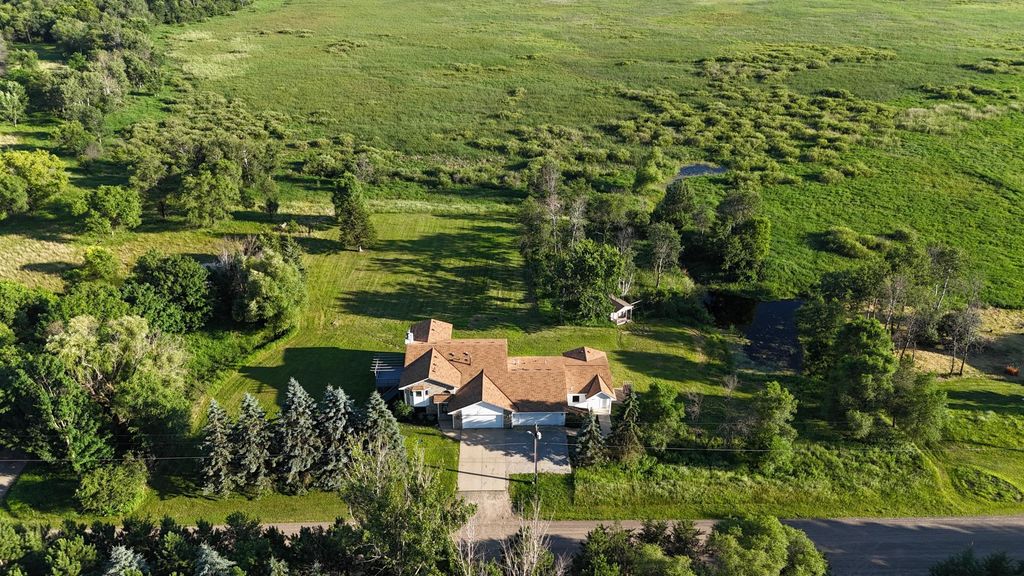 110 132nd Avenue NE, Blaine, MN 55434
