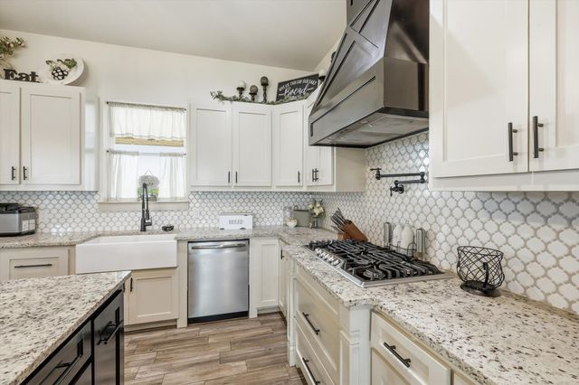 6020 Honeysuckle Road, Midlothian, TX 76065
