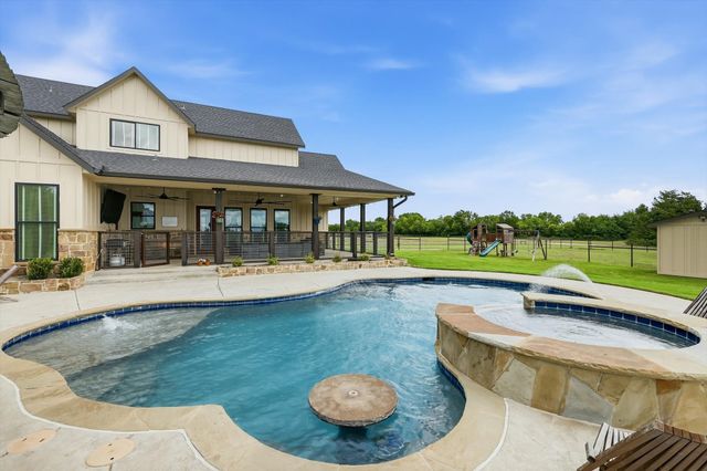 6020 Honeysuckle Road, Midlothian, TX 76065