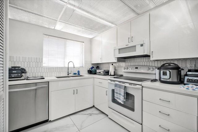 48649 Eisenhower Drive, Indio, CA 92201