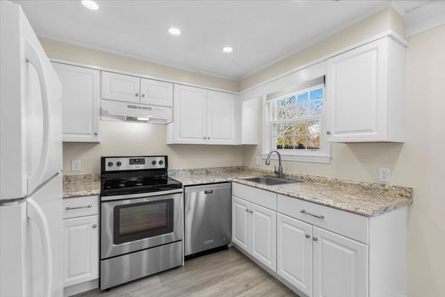 8 Captain Cook Ln 8, Barnstable, MA 02632