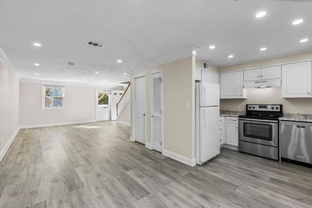 8 Captain Cook Ln 8, Barnstable, MA 02632