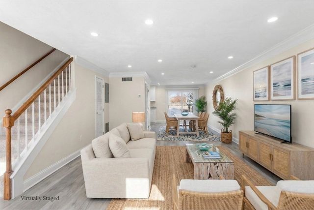 8 Captain Cook Ln 8, Barnstable, MA 02632