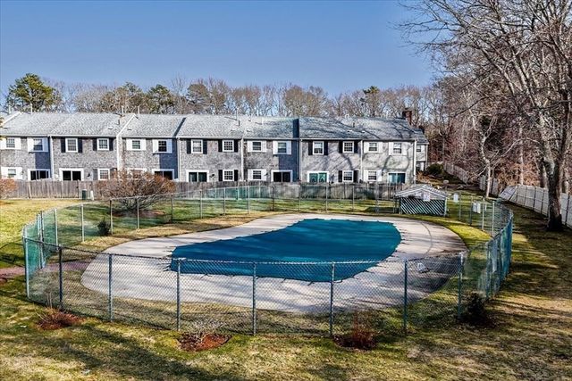 8 Captain Cook Ln 8, Barnstable, MA 02632