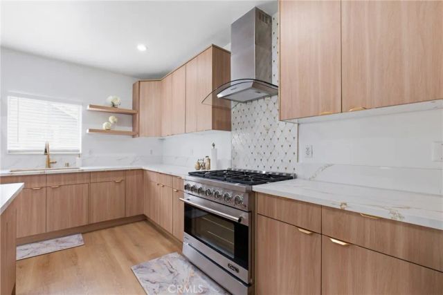 4207 S Van Ness Avenue, Los Angeles, CA 90062