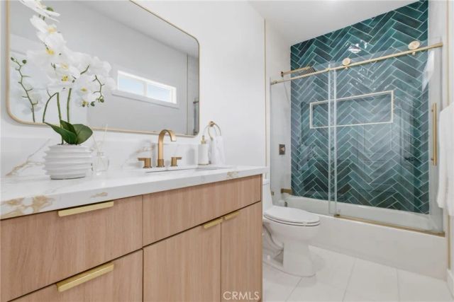 4207 S Van Ness Avenue, Los Angeles, CA 90062