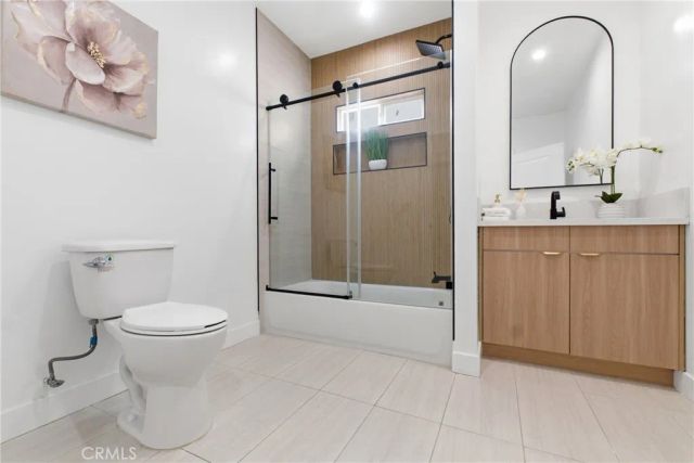 4207 S Van Ness Avenue, Los Angeles, CA 90062