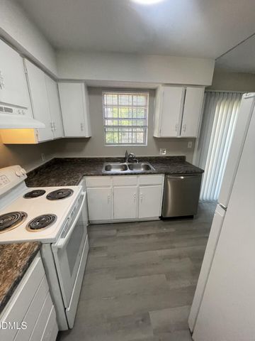 120 Byrum Street 18, Cary, NC 27511