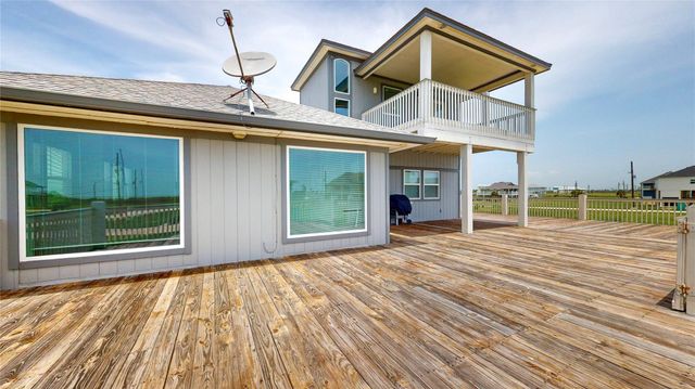 816 Pinata Drive, Crystal Beach, TX 77650