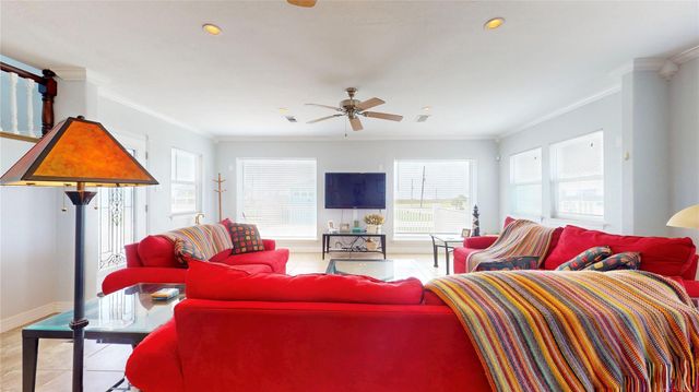 816 Pinata Drive, Crystal Beach, TX 77650