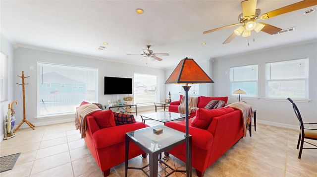 816 Pinata Drive, Crystal Beach, TX 77650