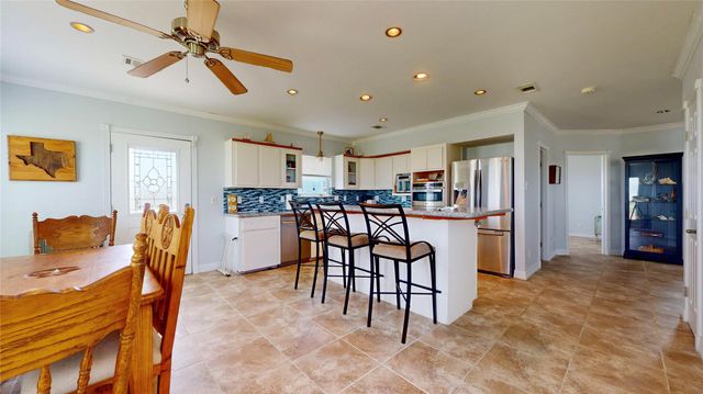 816 Pinata Drive, Crystal Beach, TX 77650