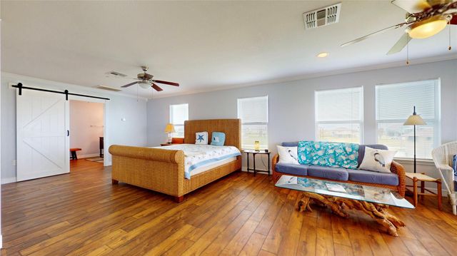 816 Pinata Drive, Crystal Beach, TX 77650