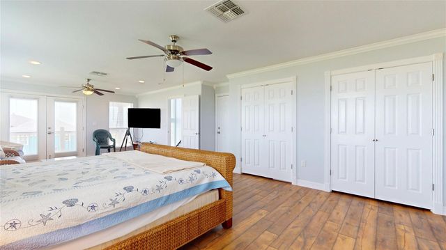 816 Pinata Drive, Crystal Beach, TX 77650