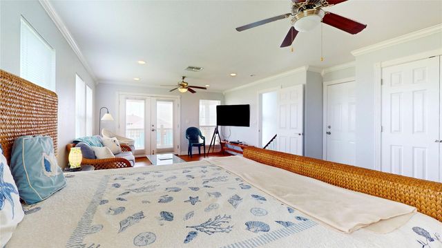 816 Pinata Drive, Crystal Beach, TX 77650