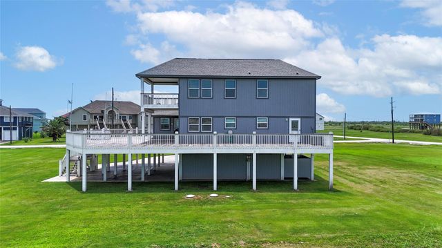 816 Pinata Drive, Crystal Beach, TX 77650