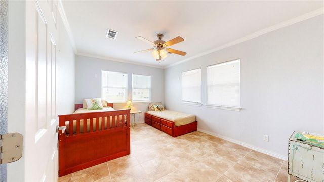 816 Pinata Drive, Crystal Beach, TX 77650