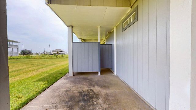 816 Pinata Drive, Crystal Beach, TX 77650