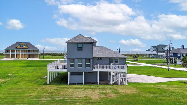 816 Pinata Drive, Crystal Beach, TX 77650