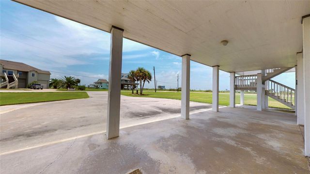 816 Pinata Drive, Crystal Beach, TX 77650