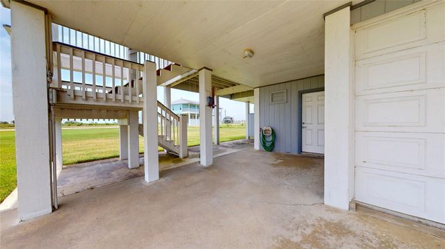 816 Pinata Drive, Crystal Beach, TX 77650