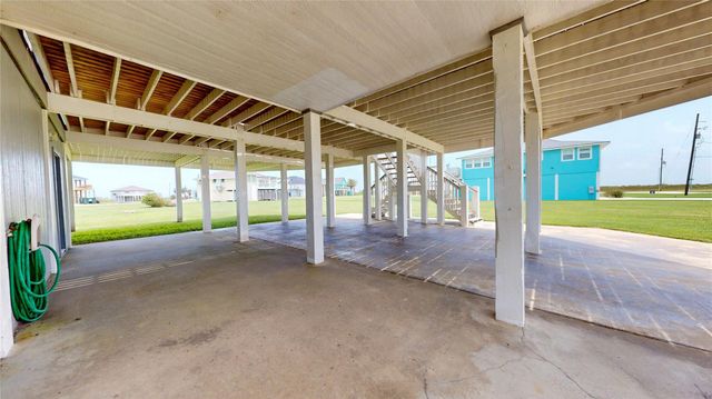 816 Pinata Drive, Crystal Beach, TX 77650