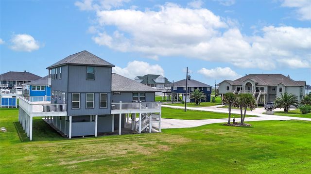816 Pinata Drive, Crystal Beach, TX 77650