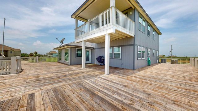 816 Pinata Drive, Crystal Beach, TX 77650