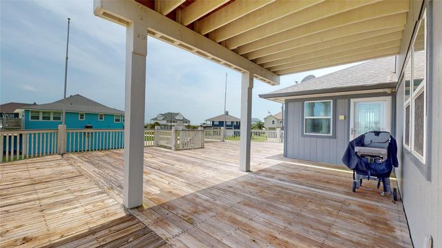 816 Pinata Drive, Crystal Beach, TX 77650