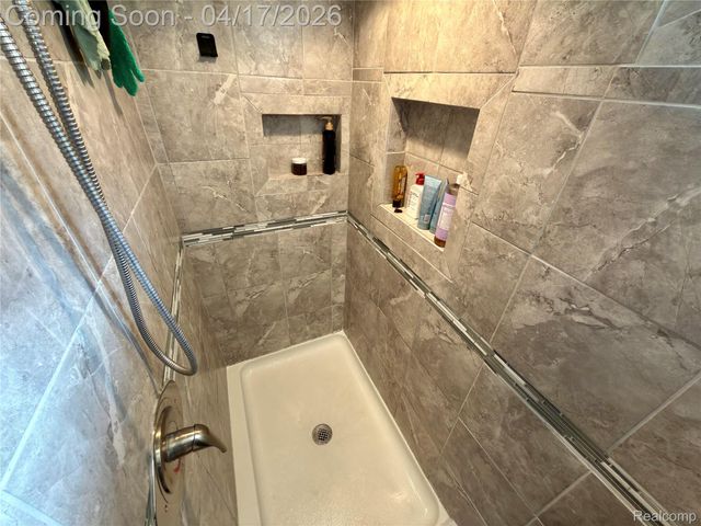 6778 Kolb Avenue, Allen Park, MI 48101