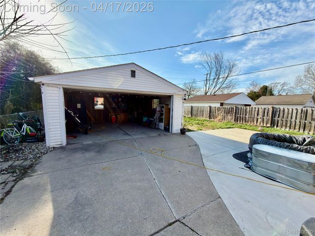 6778 Kolb Avenue, Allen Park, MI 48101