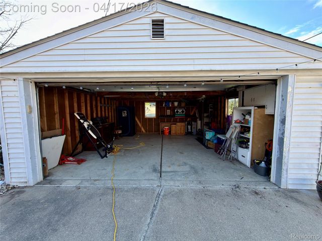 6778 Kolb Avenue, Allen Park, MI 48101