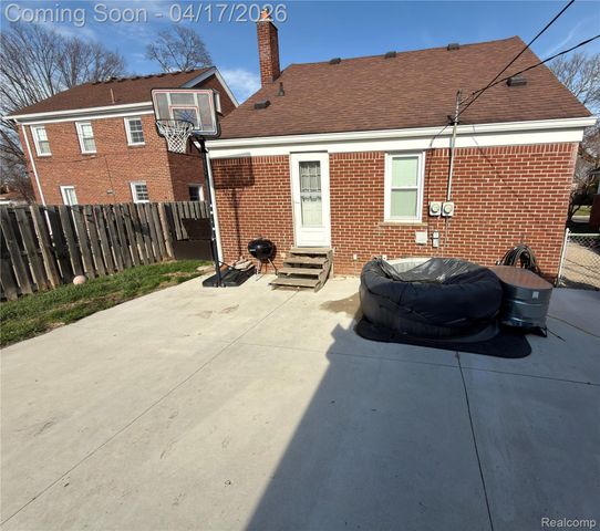 6778 Kolb Avenue, Allen Park, MI 48101