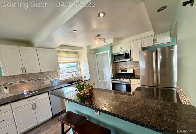 6778 Kolb Avenue, Allen Park, MI 48101