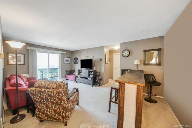 35 Fairharbor Drive 35, Patchogue, NY 11772
