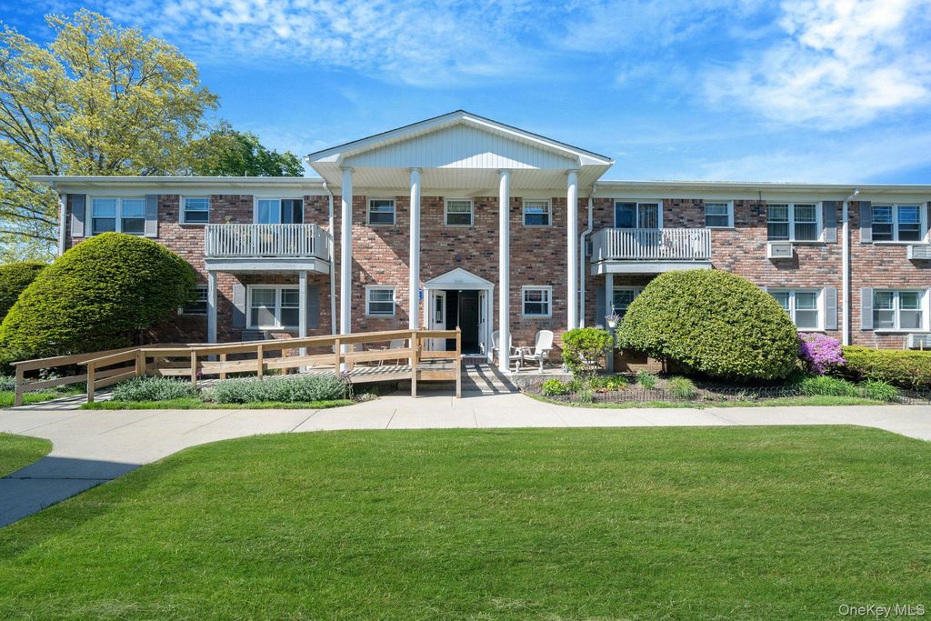 35 Fairharbor Drive 35, Patchogue, NY 11772
