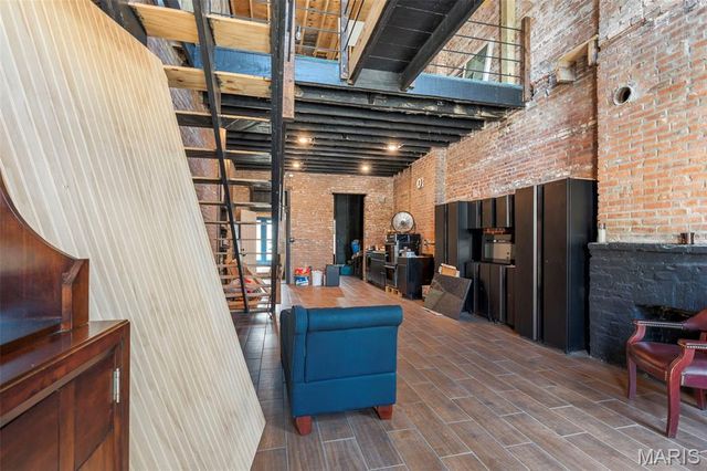 1512 Palm Street, St Louis, MO 63107