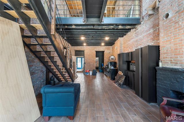 1512 Palm Street, St Louis, MO 63107