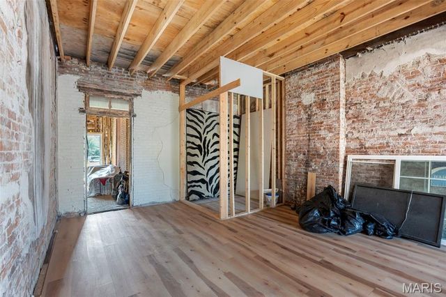 1512 Palm Street, St Louis, MO 63107