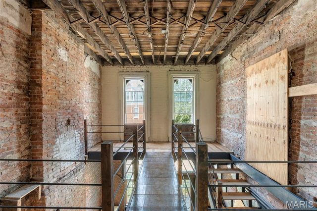 1512 Palm Street, St Louis, MO 63107