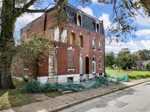 1512 Palm Street, St Louis, MO 63107
