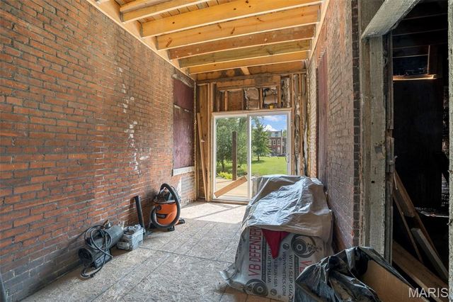 1512 Palm Street, St Louis, MO 63107