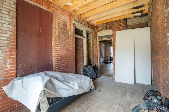 1512 Palm Street, St Louis, MO 63107