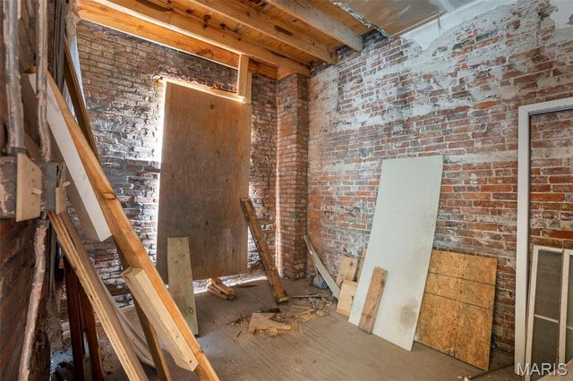 1512 Palm Street, St Louis, MO 63107