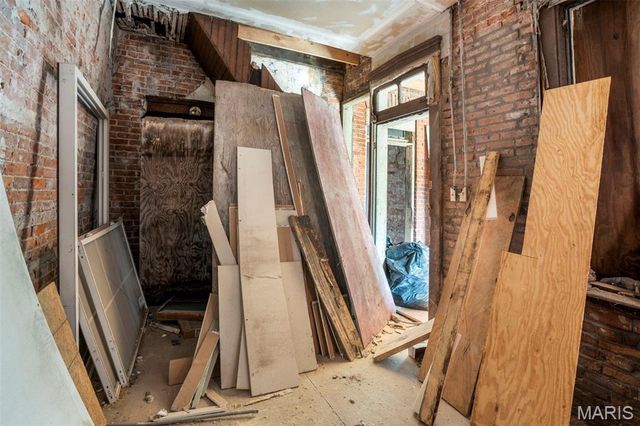 1512 Palm Street, St Louis, MO 63107